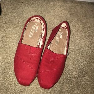 TOMS red